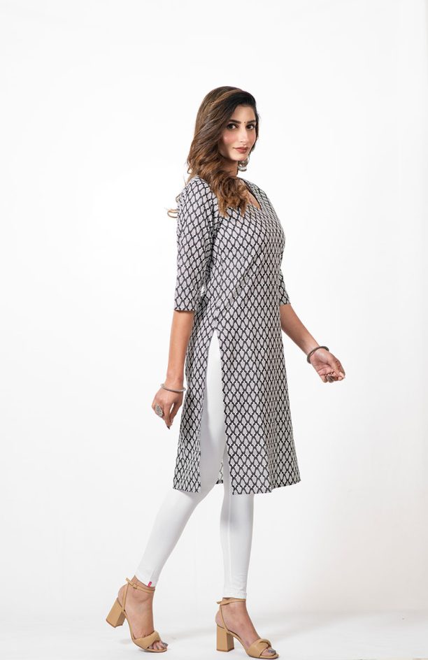 Women Printed Three Quarter Sleeve Straight Kurta - Image 3