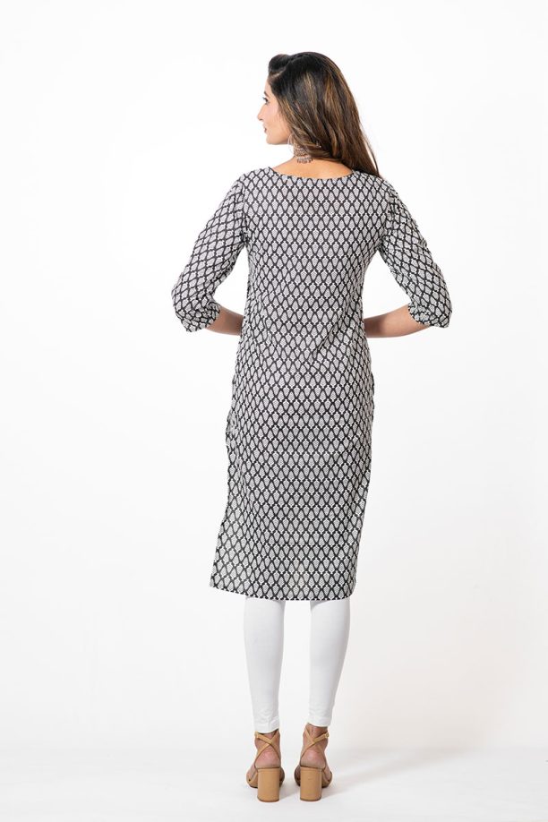 Women Printed Three Quarter Sleeve Straight Kurta - Image 4