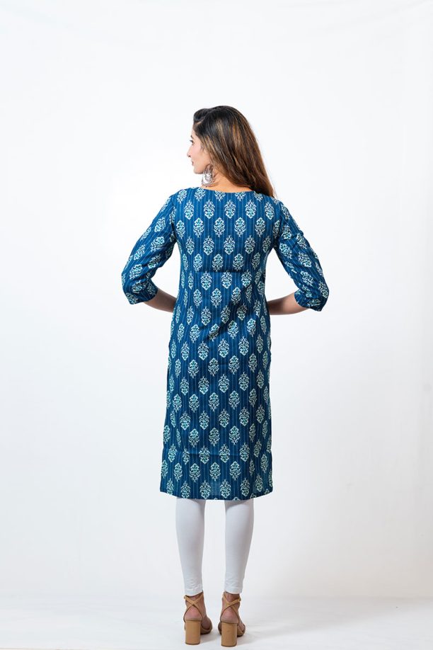 Women's Rayon Printed Straight Kurti, Blue and White Floral Pattern, 3/4 Sleeve, Knee Length - Image 2
