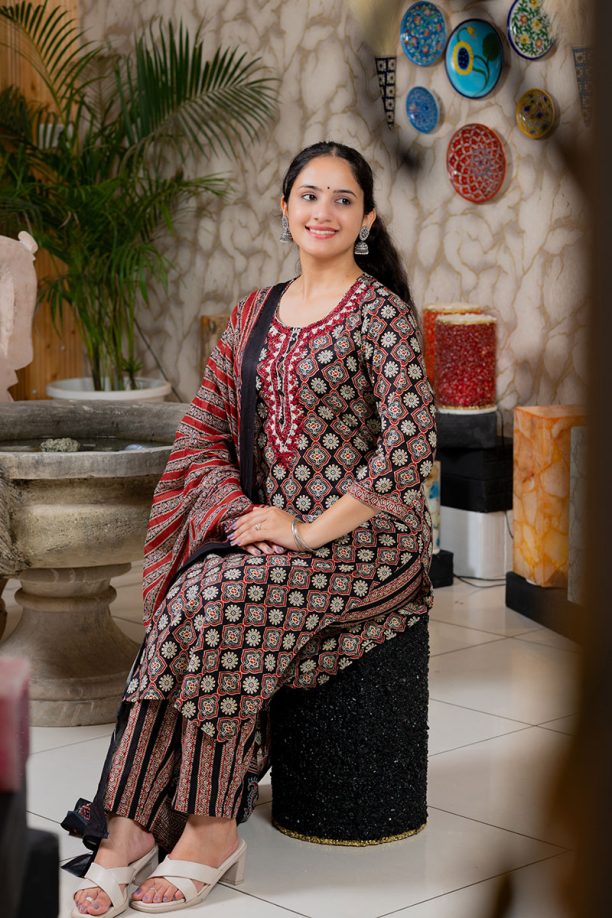 Shusha Kapda Women's Cotton Printed Kurta Set with Pant and Dupatta - Black & Maroon, 3 Piece Set
