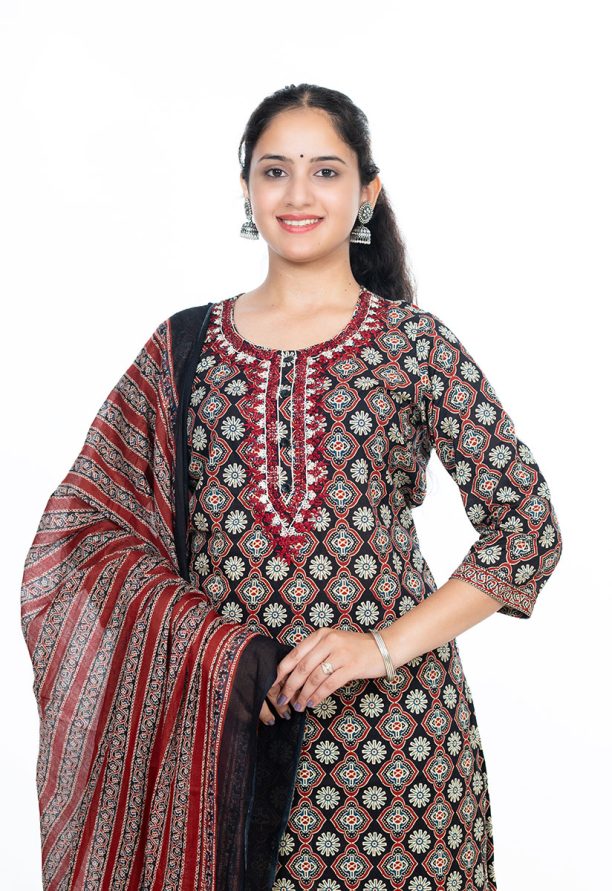 Shusha Kapda Women's Cotton Printed Kurta Set with Pant and Dupatta - Black & Maroon, 3 Piece Set - Image 5