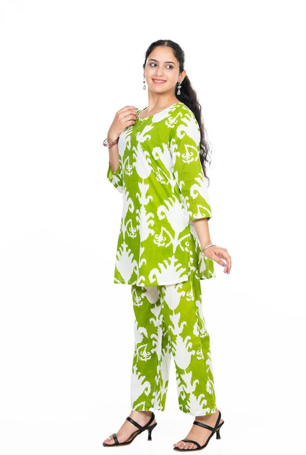 Shusha Kapda Women’s Cotton Green Ikat Printed Co-Ord Set | Stylish Kurta & Pant Set for Daily Wear - Image 4